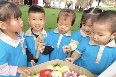 Cha mẹ cần làm gì để giúp trẻ mạnh dạn, tự tin trong giao tiếp